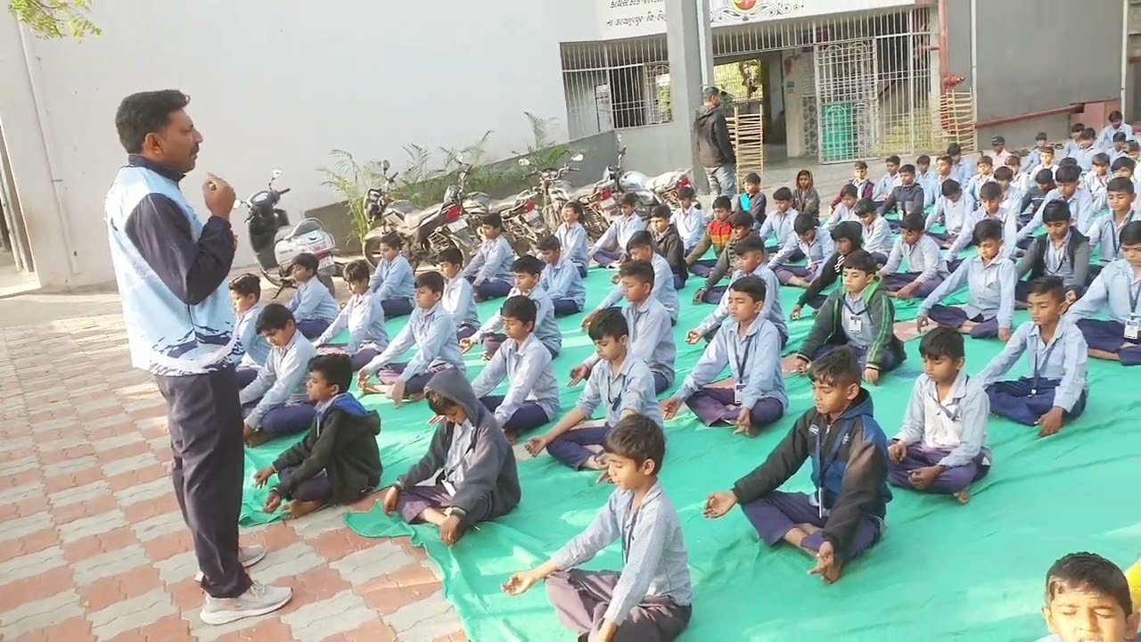 Yoga session at pm shree hanumandar Kumar taluka shala#yoga#school life