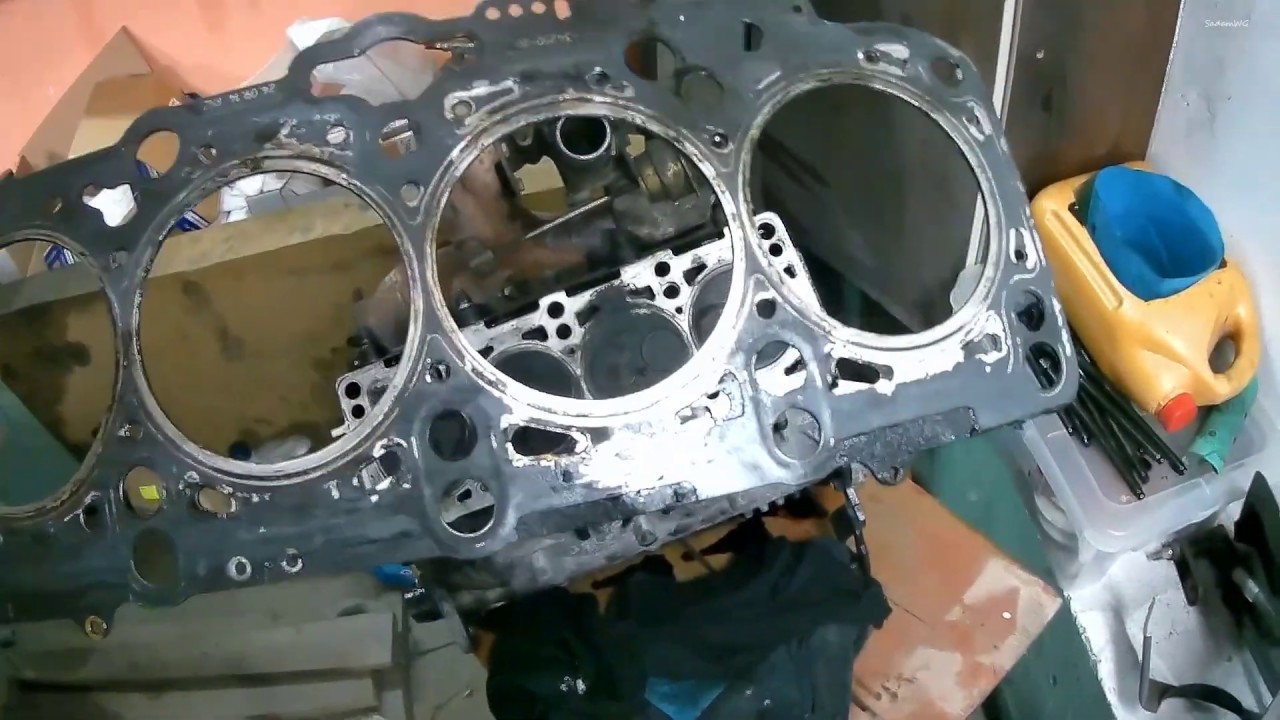 Naprawa Sharan cz.2/4. Wyrzuca płyn przez zbiorniczek wyrównawczy. Wymiana uszczelki pod głowicą.