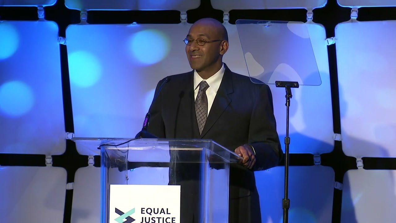 Ahilan T. Arulanantham accepts the 2024 Distinguished Alumni Award