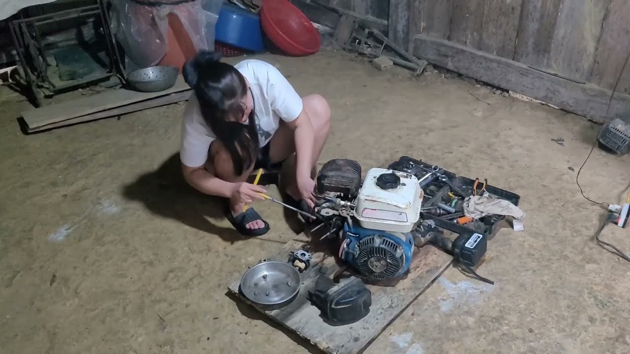 The genius girl successfully repairs the Honda GX200 engine by the carburetor 