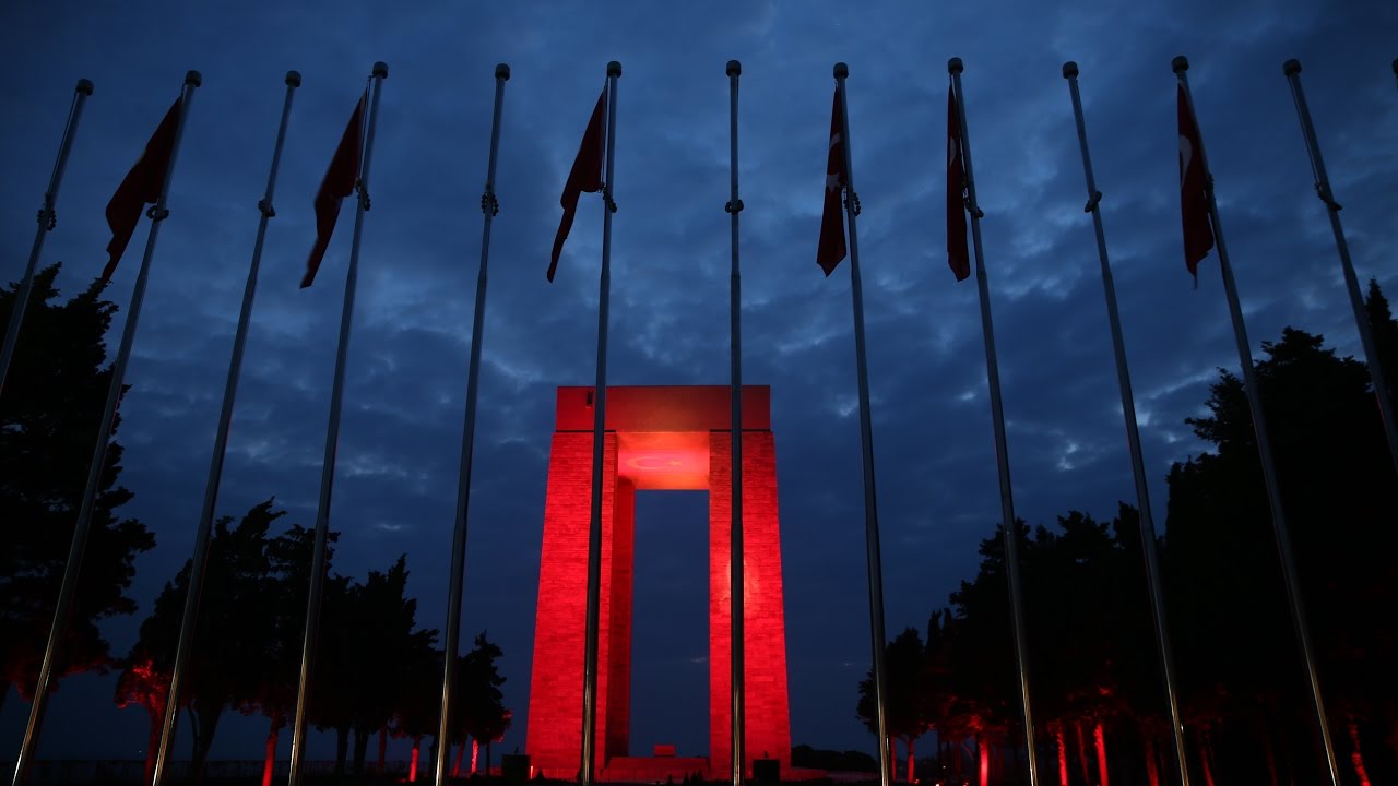Şehitler Abidesi gece de görülmeye değer