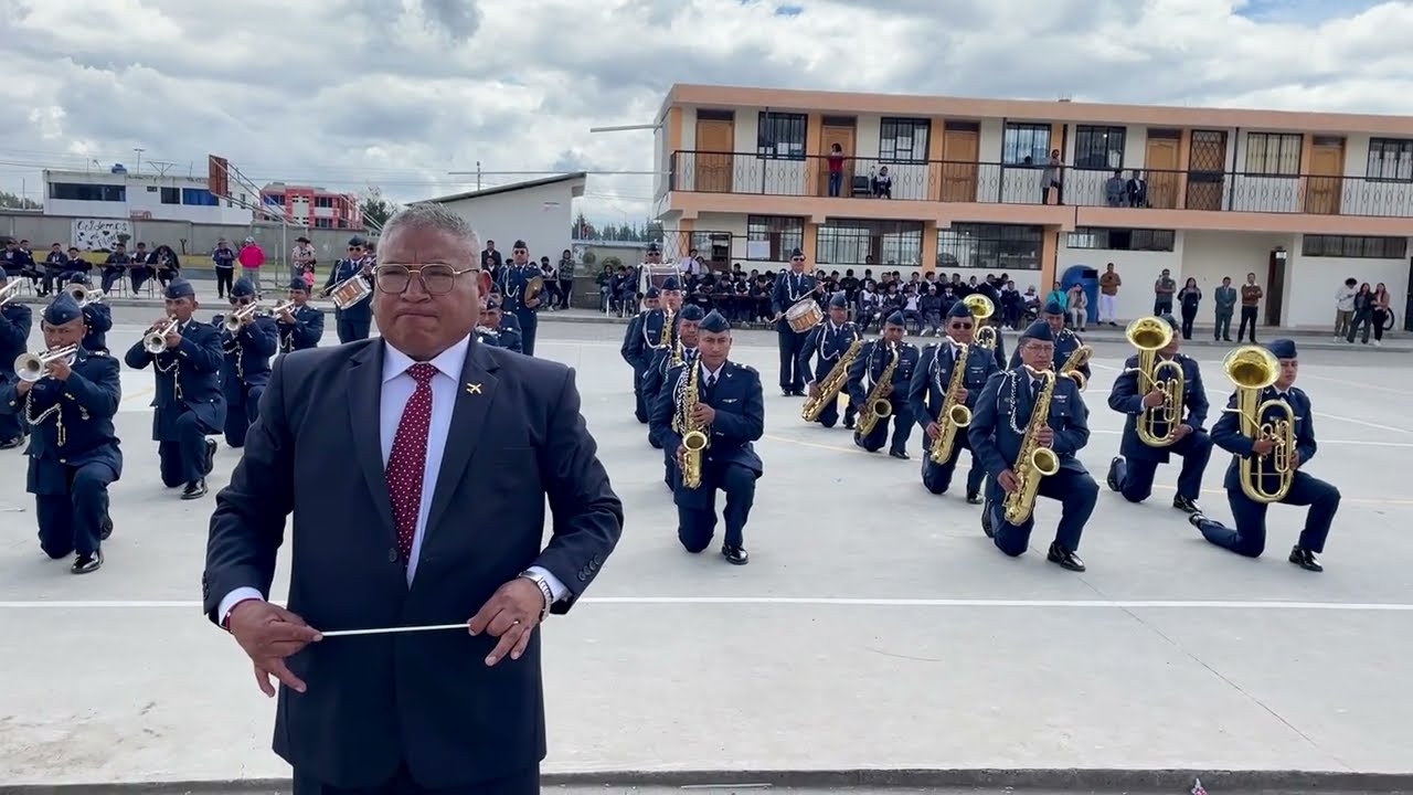 CONCIERTO DIDÁCTICO de la BANDA de música de la FUERZA AÉREA ECUATORIANA en la U.E.Inés Cobo Donoso