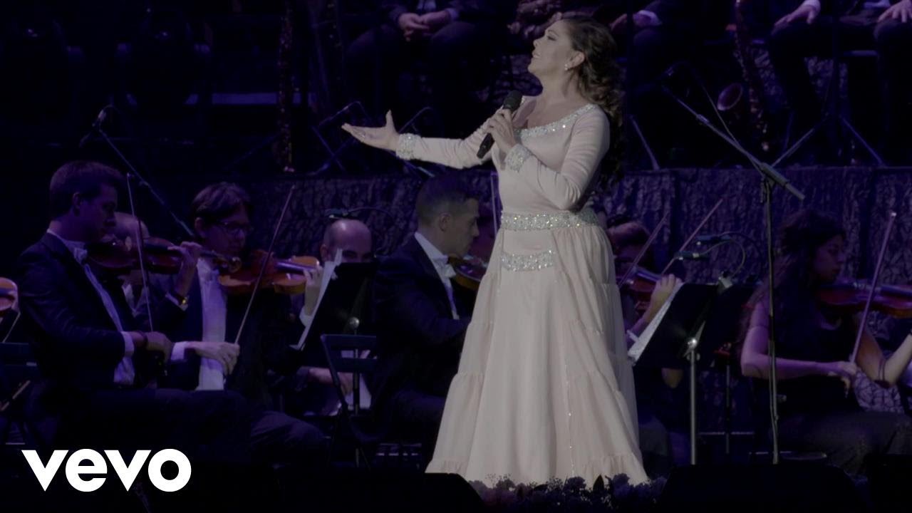 Isabel Pantoja - Abrázame Muy Fuerte (En Directo En La Cartuja De Sevilla)