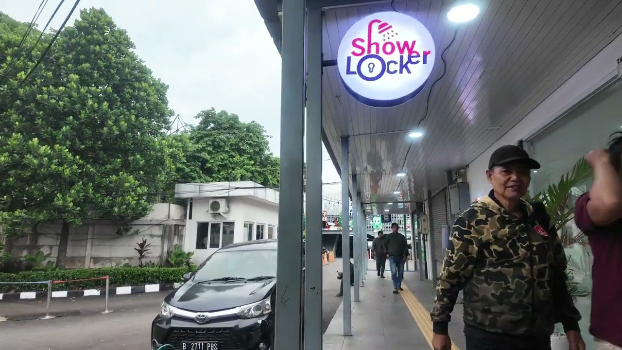 Walking Tour Indonesia - Stasiun Pasar Senen