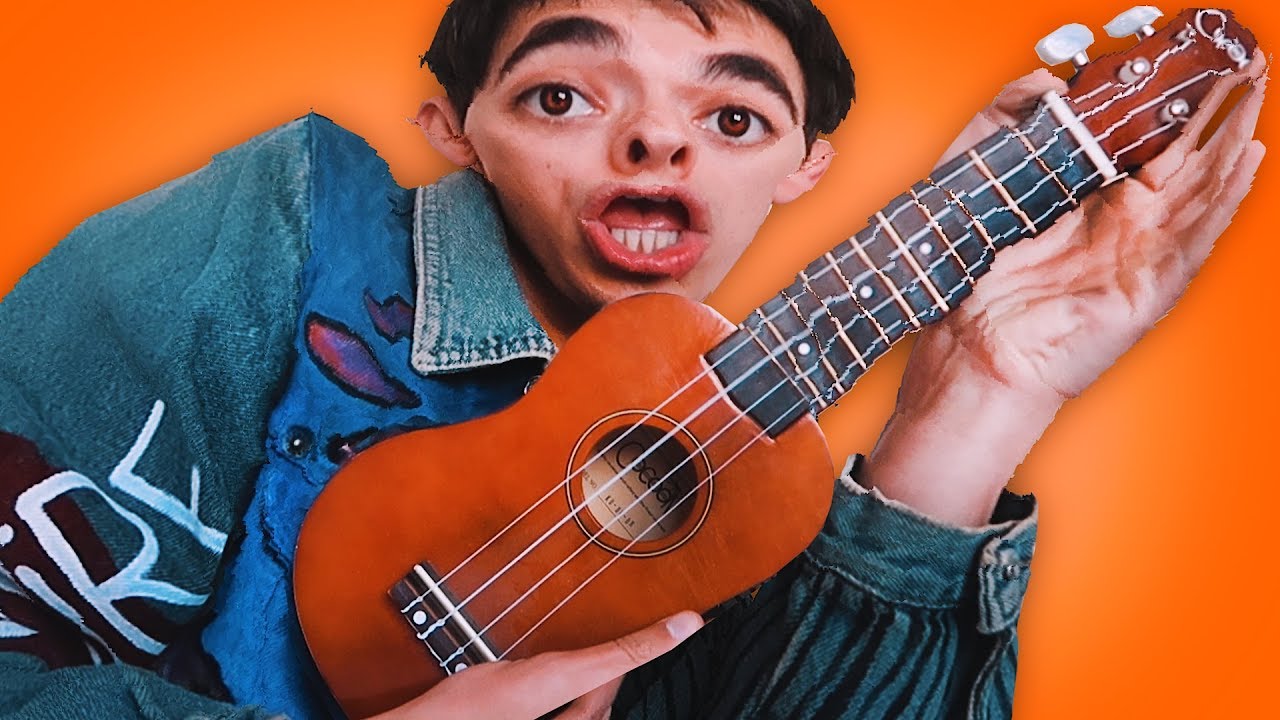 PINTANDO UN UKELELE CON MI WACHA