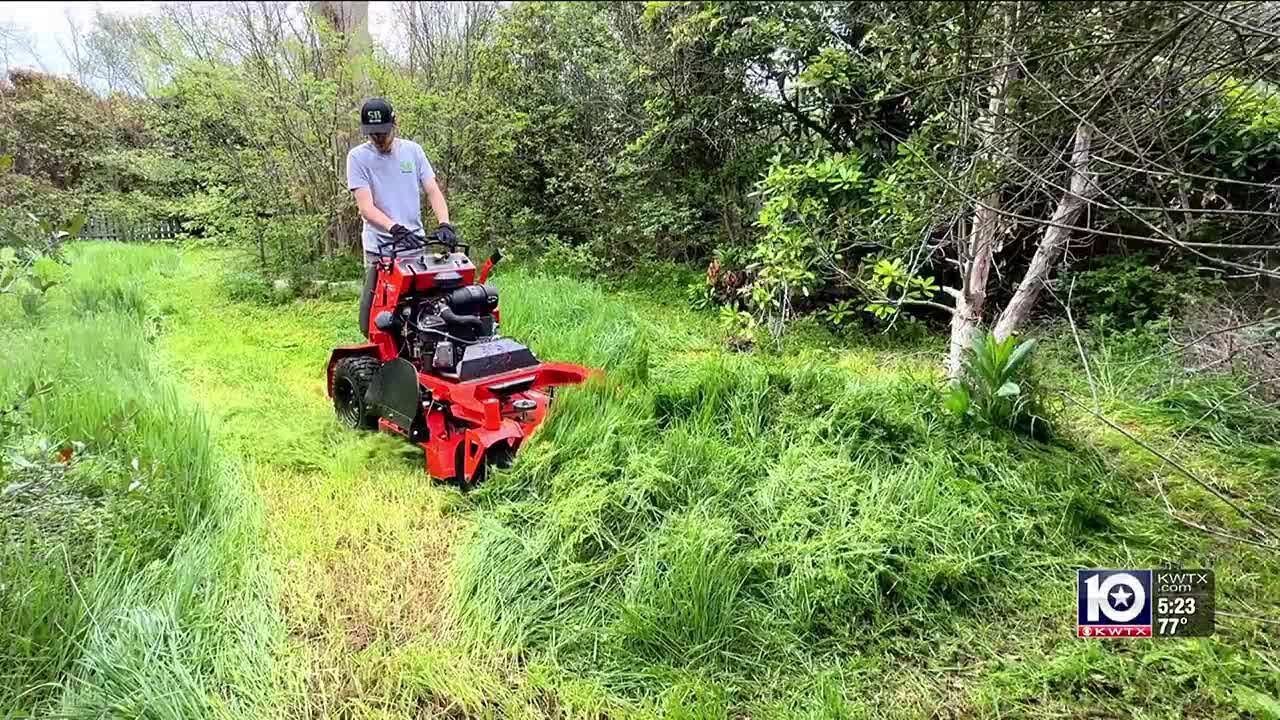 Social media star who mows overgrown lawns to help those in need visits Central Texas