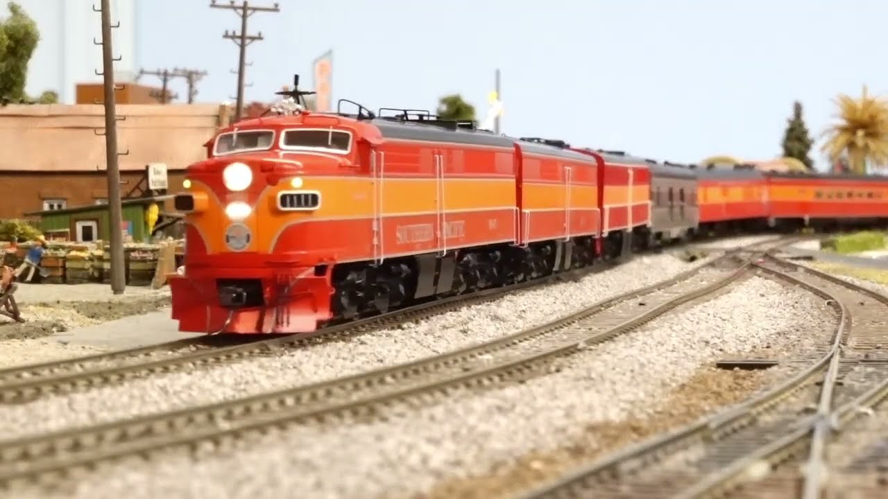 Rapido Southern Pacific PA 2 & PB 2 w/ Loksound and Scale Sound Systems first run in large layout.