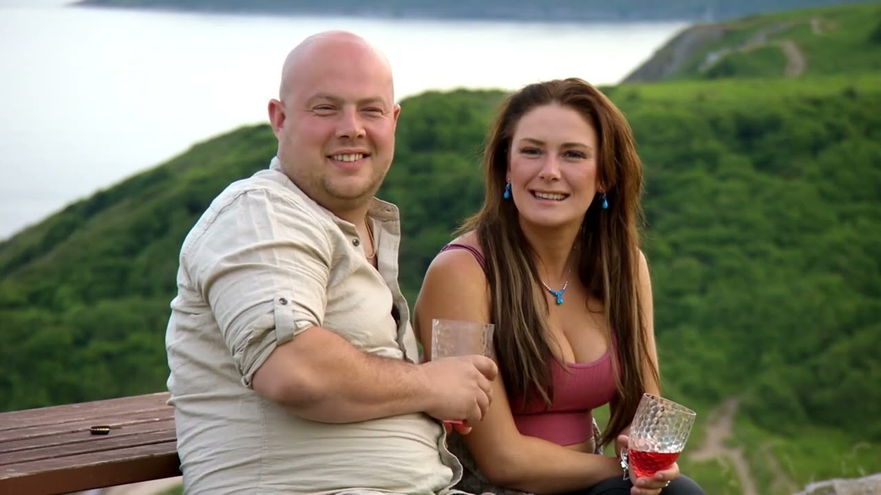 Four In A Bed S26E02