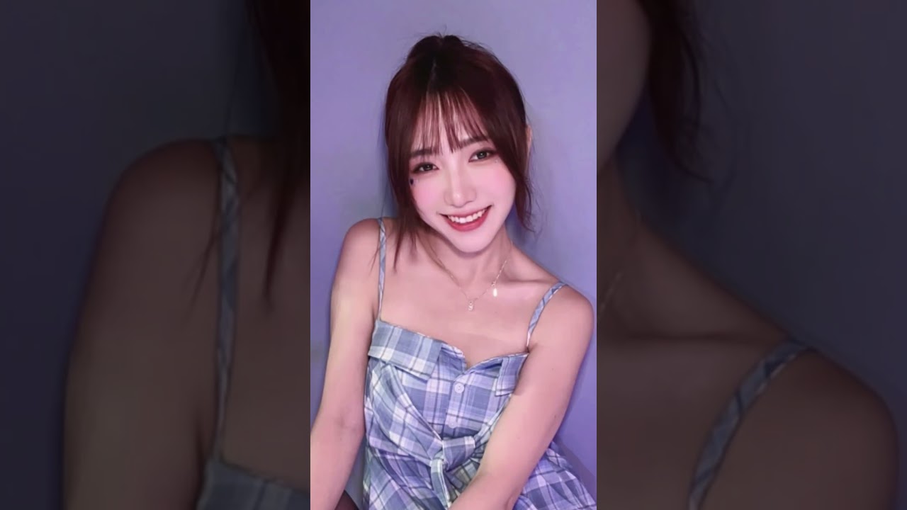 Kimi, blue dress