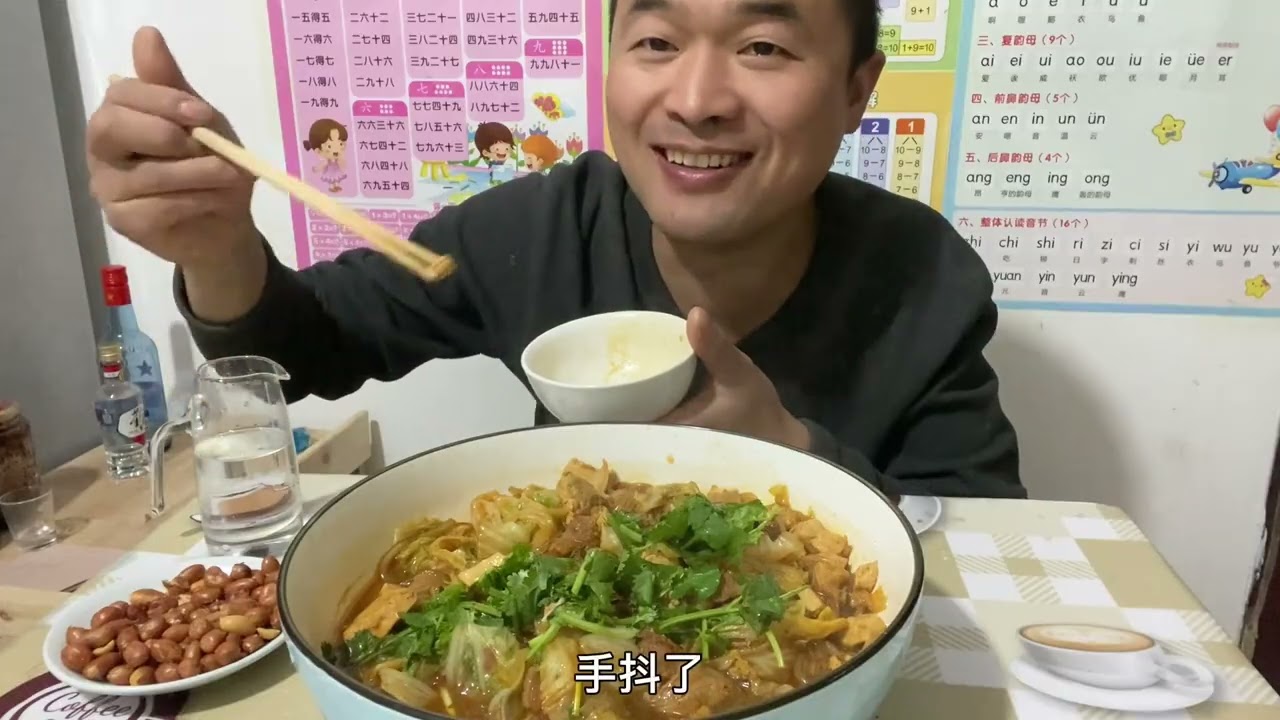 降温了，炖一锅猪肉豆腐炖粉条，喝点小酒去去寒 #它不香吗 #白菜炖粉条