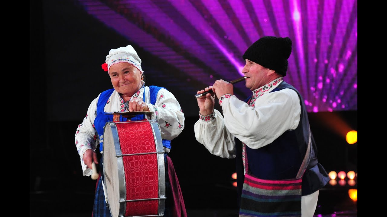 Bunica și Bunelul ridică în picioare publicul 