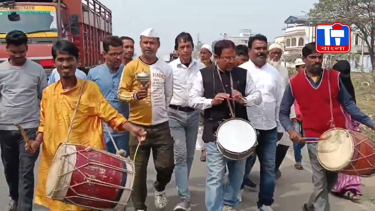 শুনানি কেন্দ্রে বাজনা বাজিয়ে প্রবেশ আসানসোল পৌরনিগমের কংগ্রেস কাউন্সিলর এস এম মুস্তফার