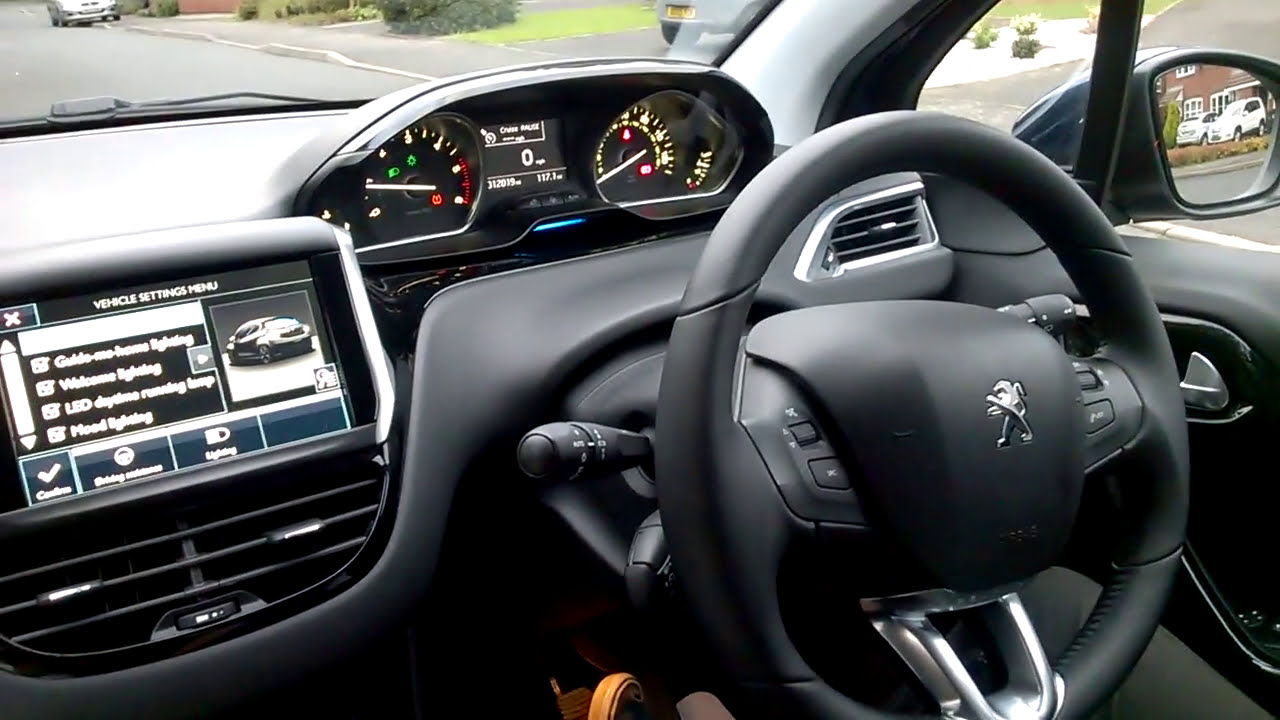 Tim talks through his new teaching car (Peugeot 208 Allure)