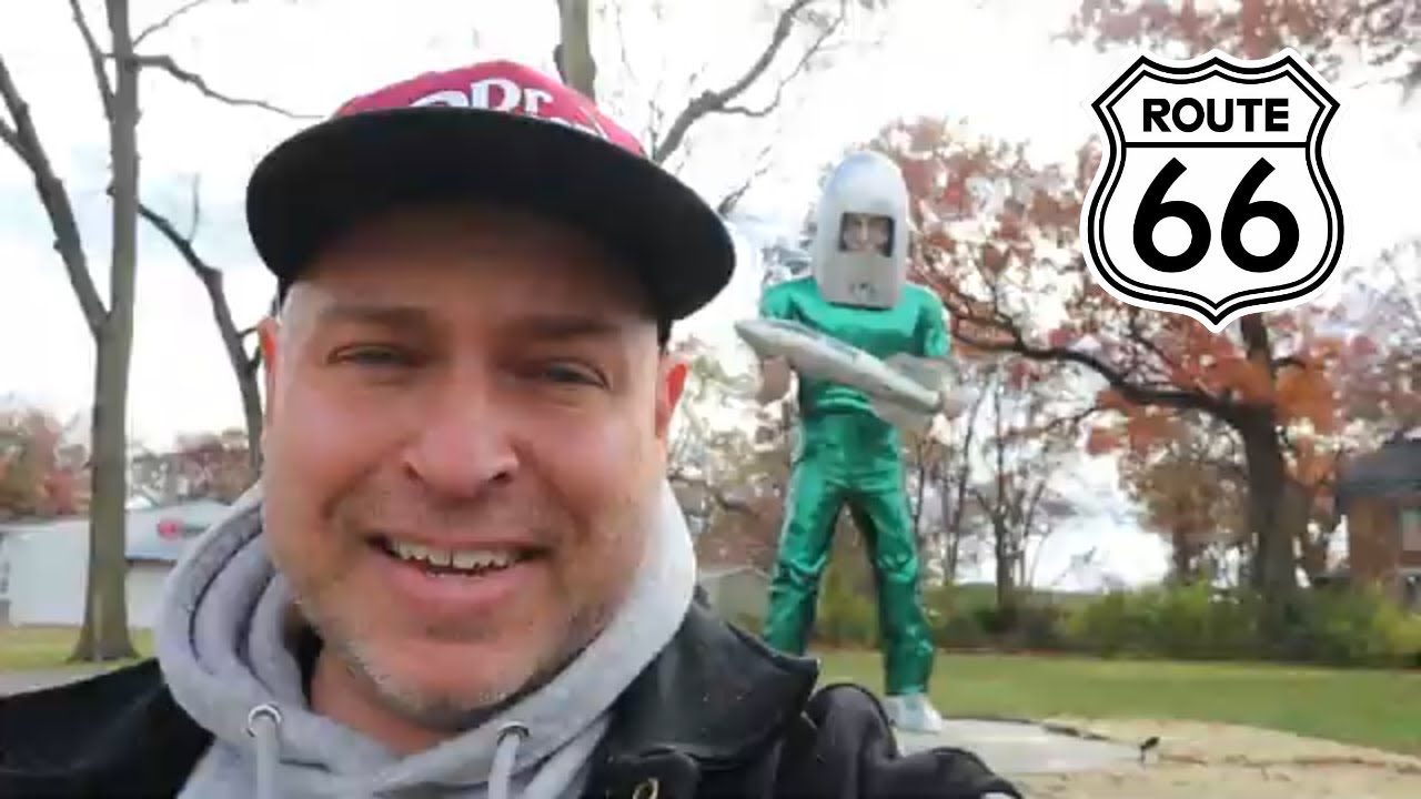 A Visit with the Gemini Giant - Wilmington, Illinois