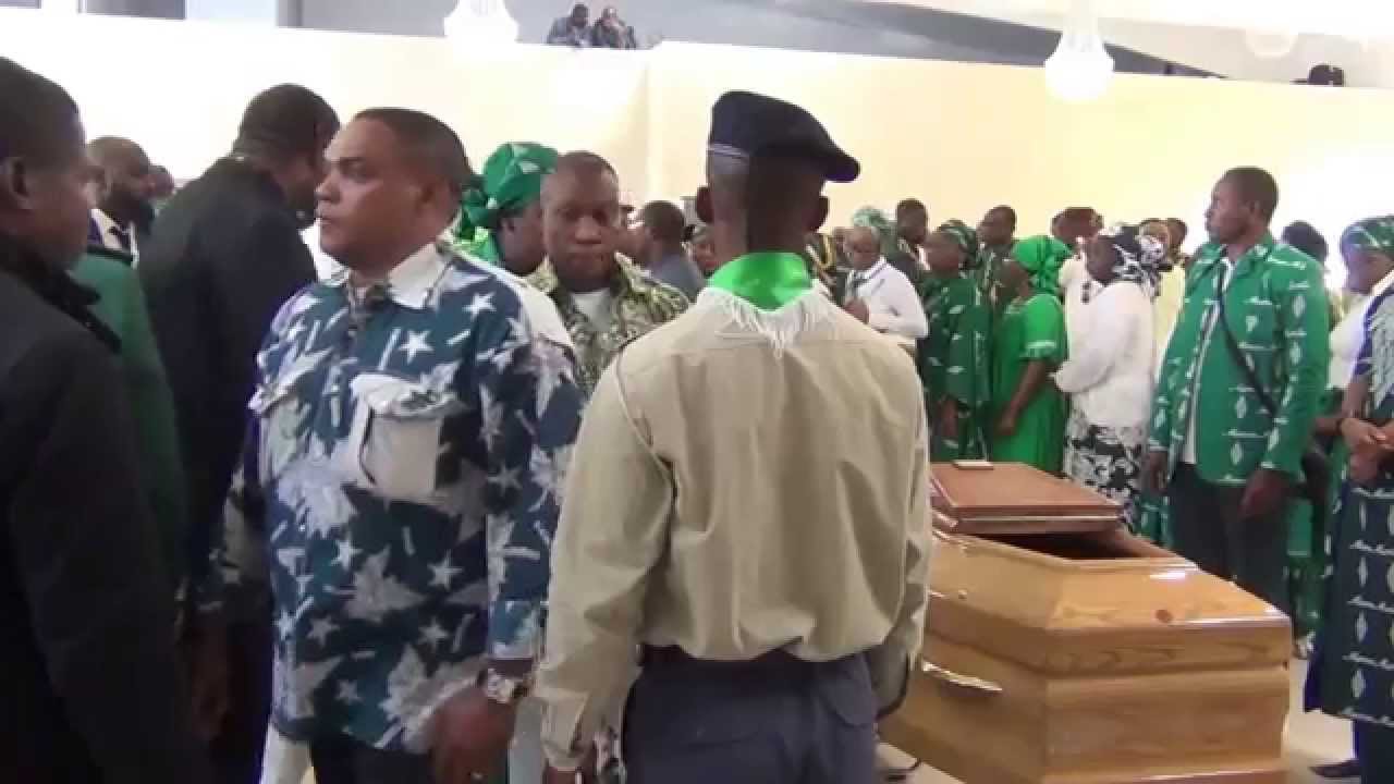 EXPOSITION DE LA DÉPOUILLE DE PAPA  PAUL  KINA A LA SALLE