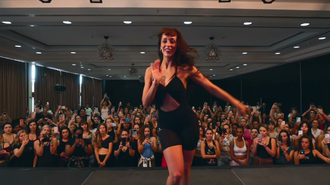 Sara Panero   El Pañuelo ROMEO SANTOS FT. ROSALIA MADRID ESENCIA FESTIVAL 2022