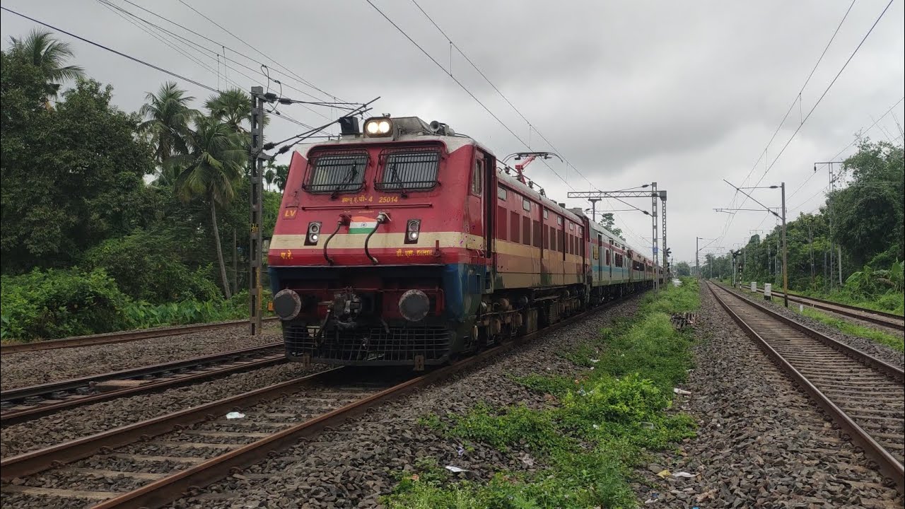 25014 RTMD WAP4 Powering 22911 dn Shipra SF Express 🔥 #indianrailways #railfan #trending #viral