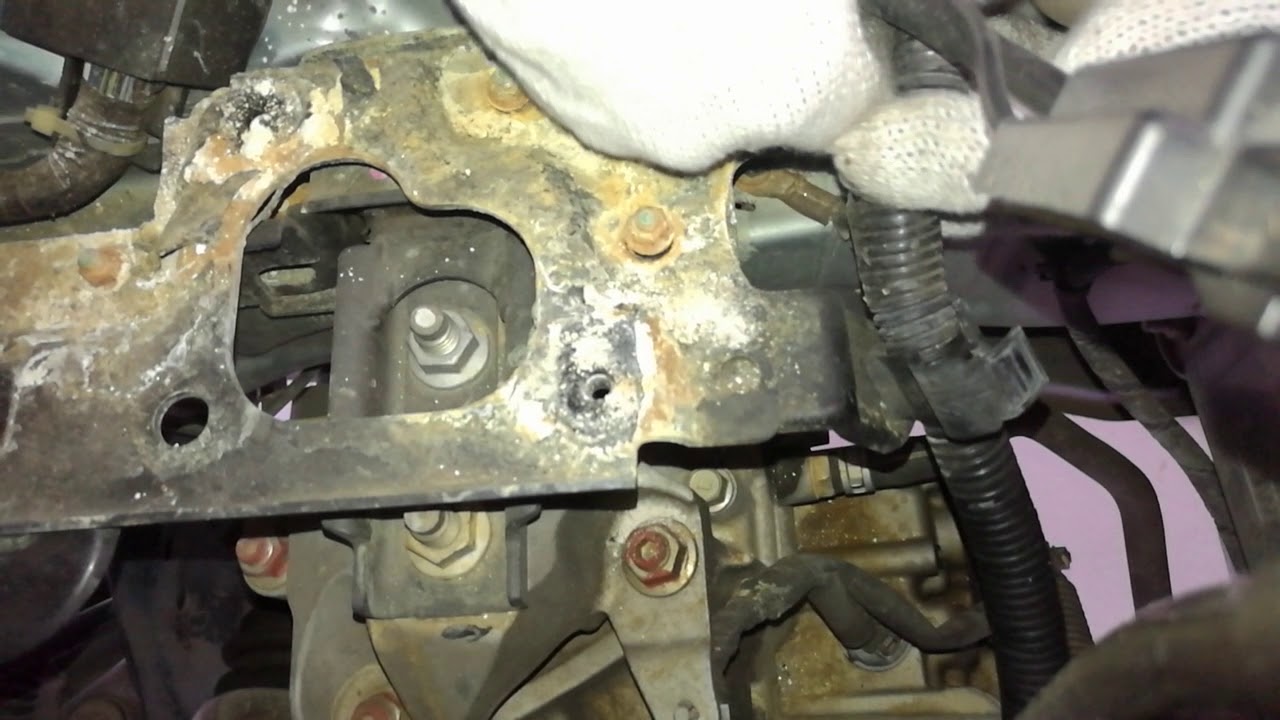 Mounting (Engine& Gearbox) replacement on Mazda 2 (Raw Clip)