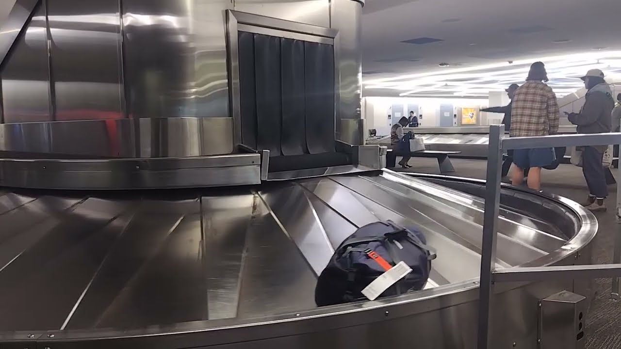 2025年6月22日。サンフランシスコ空港のバゲッジクレーム