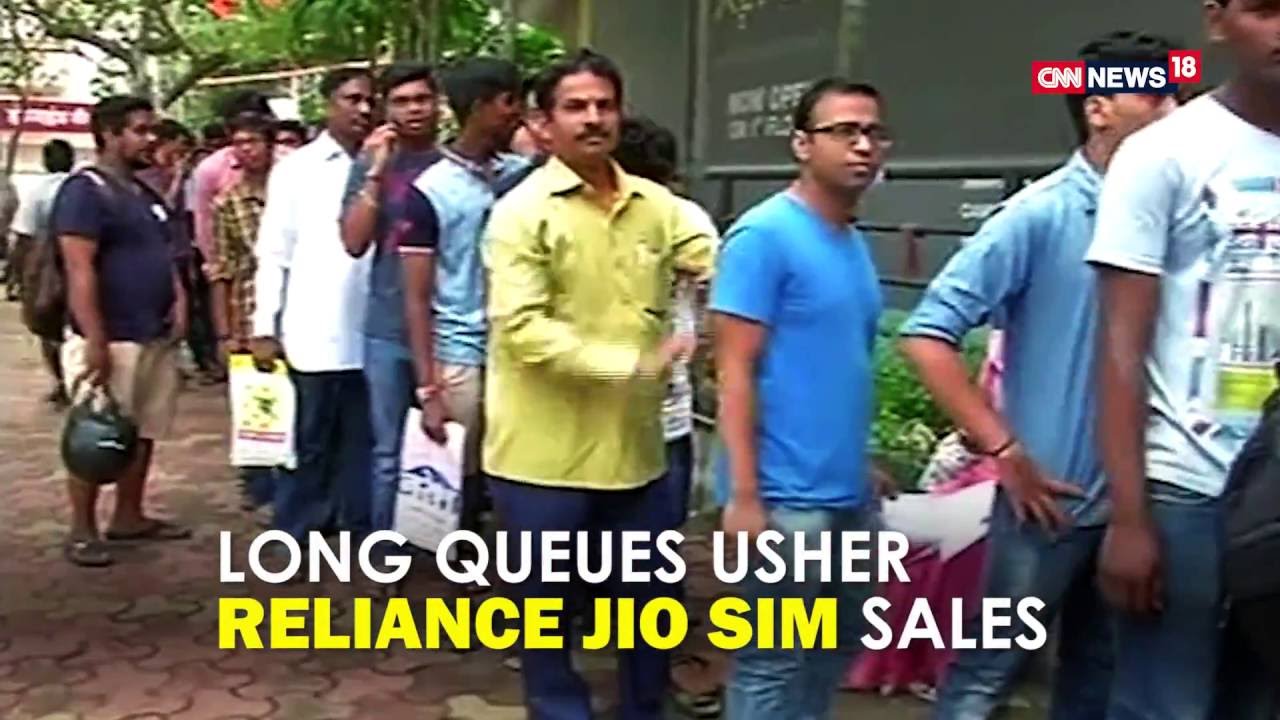 Reliance Jio 4G Launch: Long Queues on Day 1; Fast Data is Showstopper