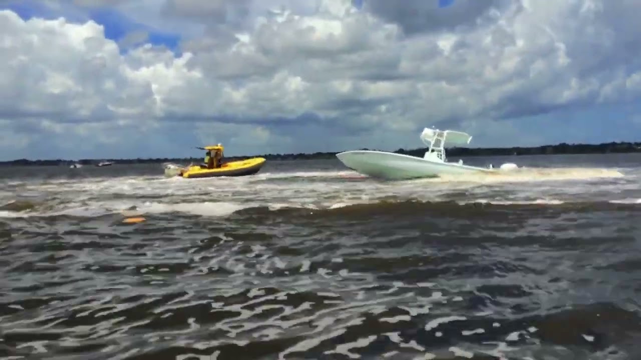 Seatow & Sheriff Chasing Dangerous Runaway Boats - Older Footage from 2019 #captainretriever