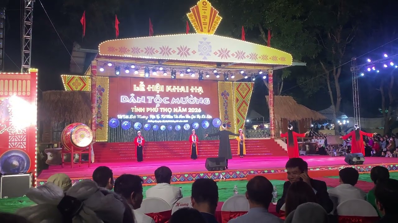 Màn Thi Trình Diễn Trang Phục Dân Tộc Mường Tại Lễ Hội Khai Hạ Mường Bi - Tân Lạc - Phú Thọ  