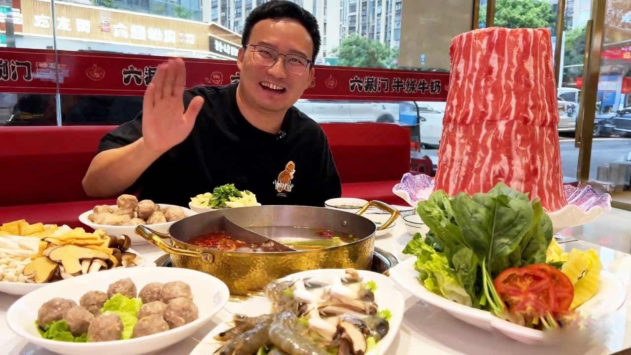 诸暨探店爆火火锅店，一个人吃超高肥牛塔，吃到爽才不到200元