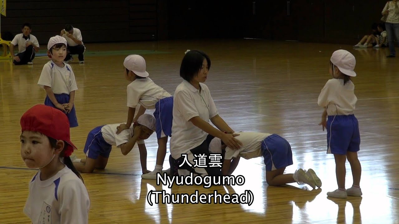 年長児組体操　(Kinder III's Group Gymnastics)