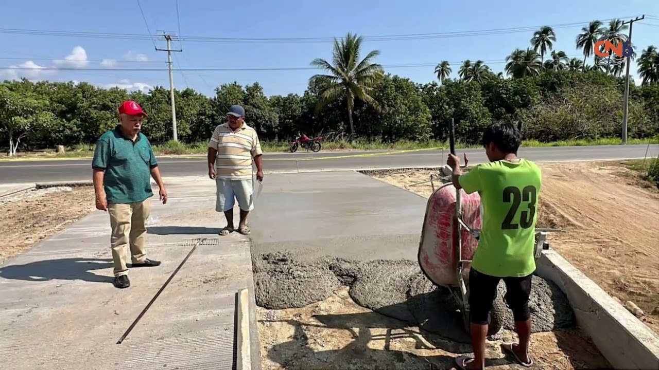 Juan Carlos Aguilar supervisa avances de puente y acceso a la colonia 5 de Mayo