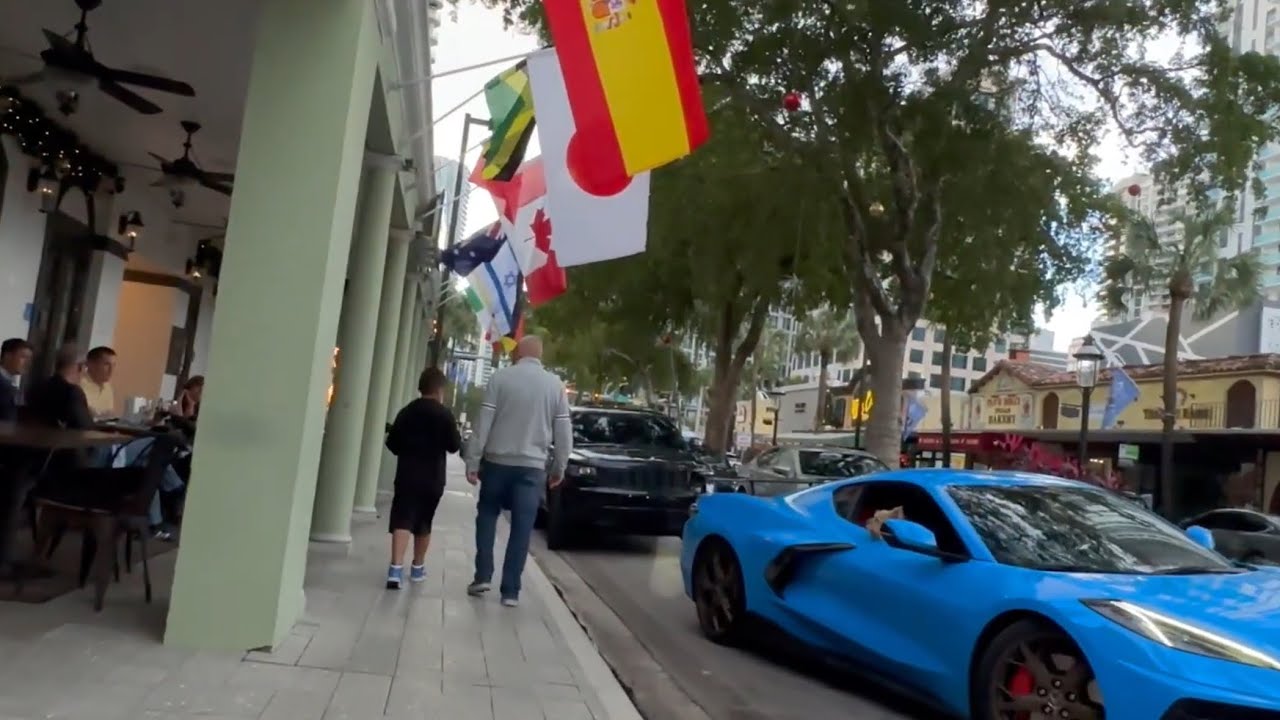 Fort Lauderdale - Las Olas Boulevard - Restaurants, Shopping, and Galleries Walking Tour