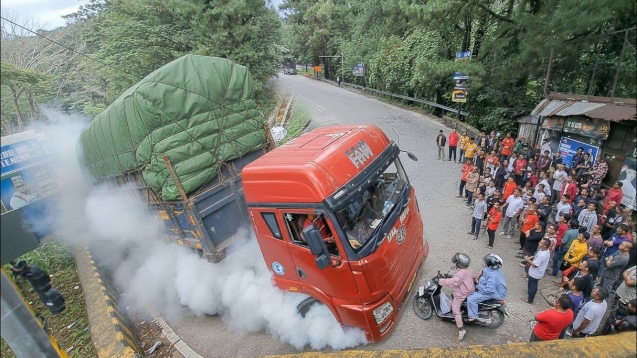 Luar Biasa Sulit‼️Bikin Sesak Nafas,Penuh Drama Truk Siba Surya Menderita di Tikungan Sitinjau Lauik