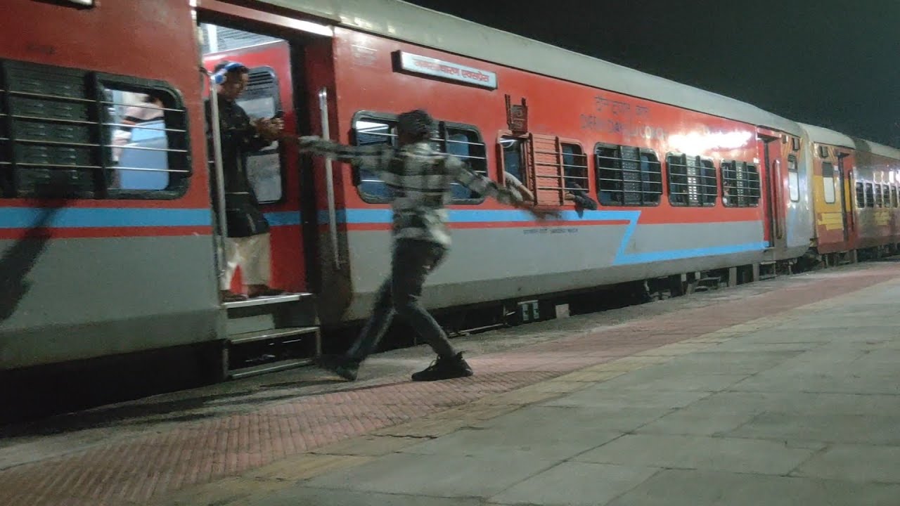 Delhi Junction || Marte Marte Bacha pagal ladka