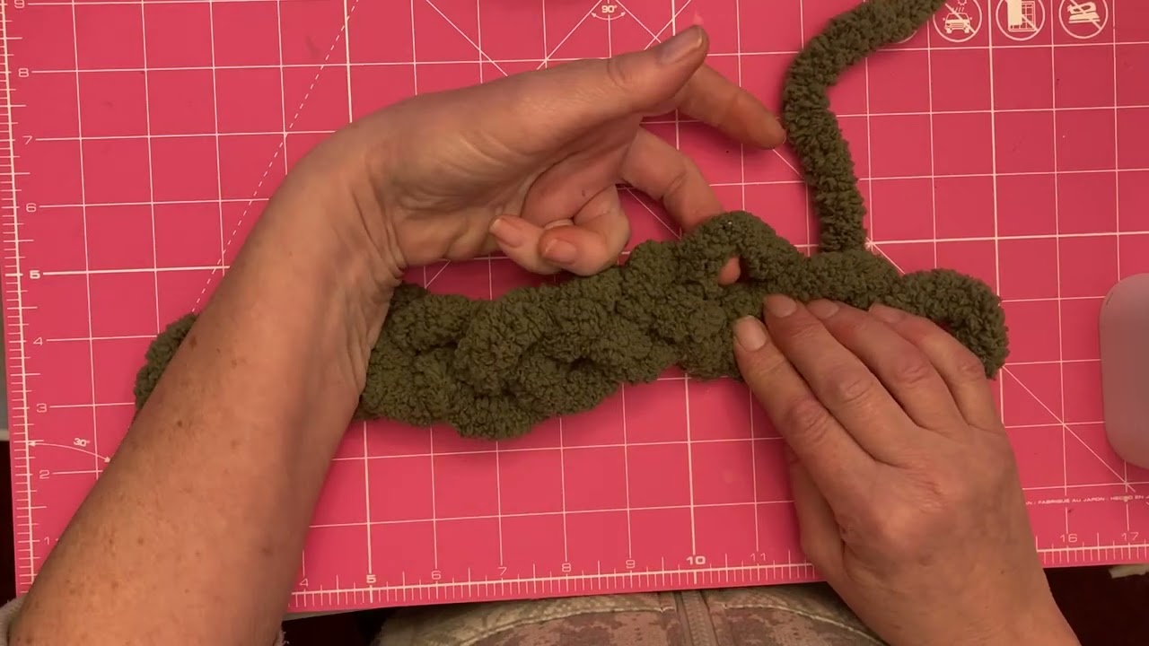 Step three:  Creating your second row on your chunky knit blanket