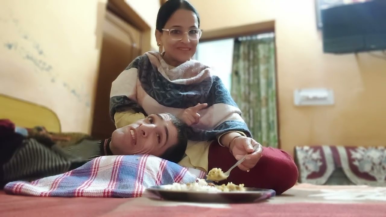 Sourav ko khana khlate hue 🥳🫠🫠