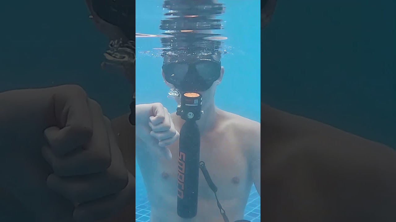 Test a 0.5liter Mini Scuba Tank in the pool #underwater #swimmingpool #summer #coolgadgets #beach