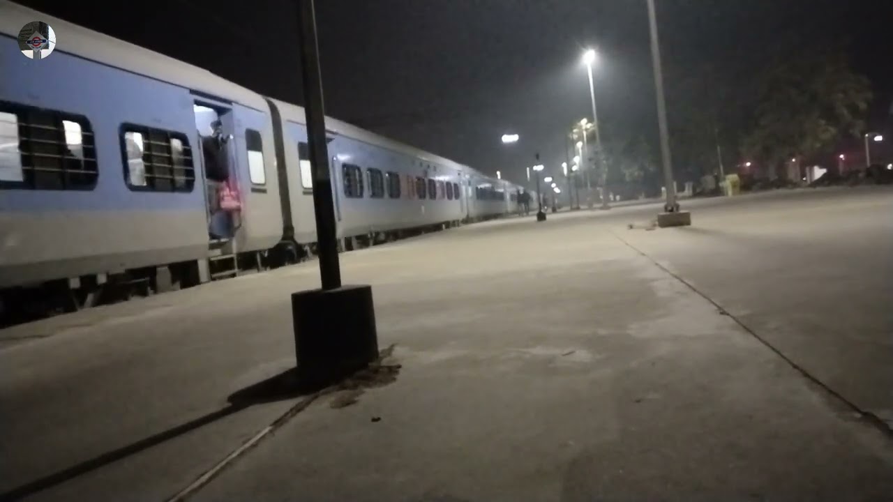 First LHB Run 15112 Varanasi city Chappara Intercity Express | Arriving at Mau Jn Pf no 2 