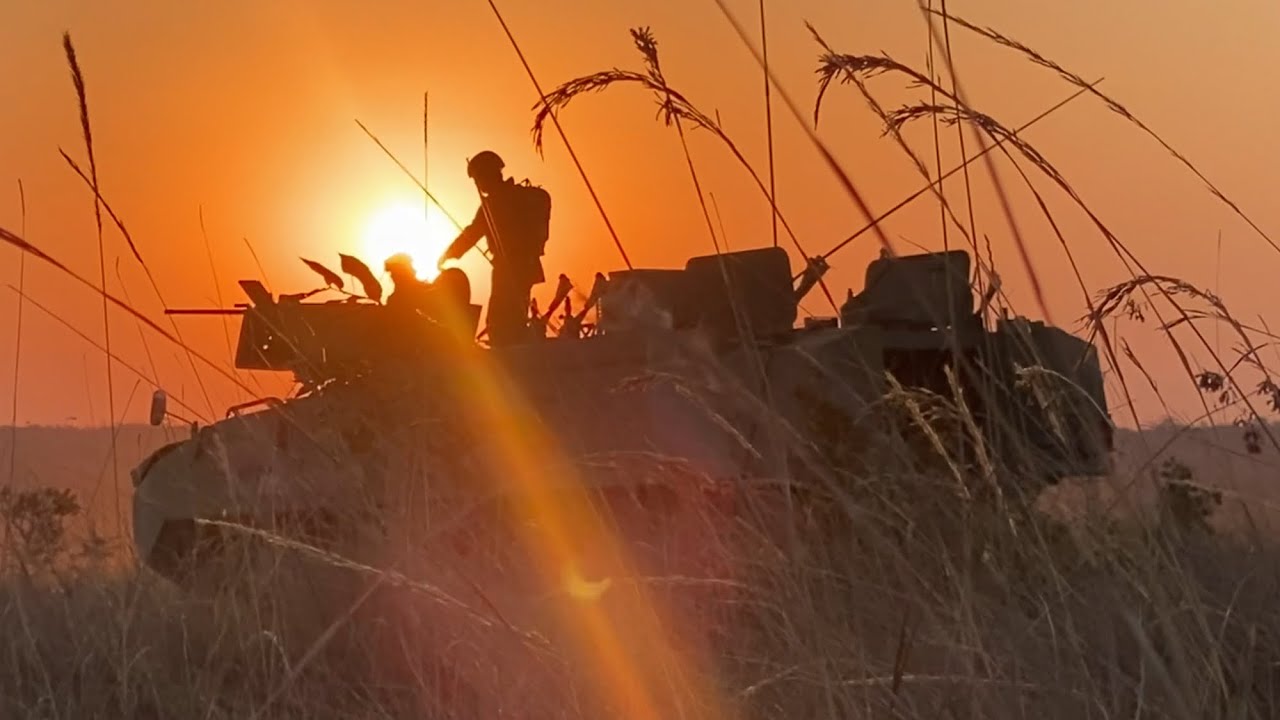 Primeira Soldado Mulher em Tiro de .50 a Bordo de Blindado da Marinha!