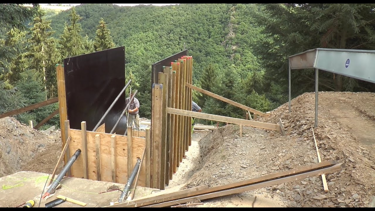 21.07.2015 Arbeiten am Widerlager auf Sosberger Seite. Einschalen durch Fa. Schnorpfeil