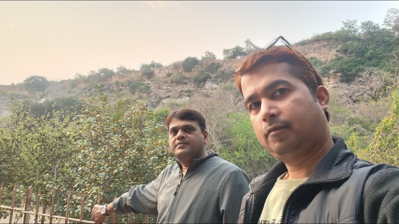 Gwalior kile Per Hai vishal Murti||Dost ke sath aaya Gwalior kile per||family vlog||New vlog 