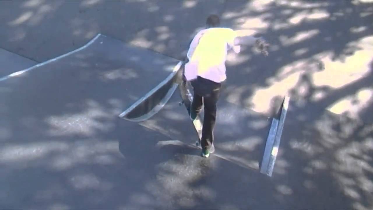 Calum Davis - St Neots Skatepark 5 Tricks.wmv