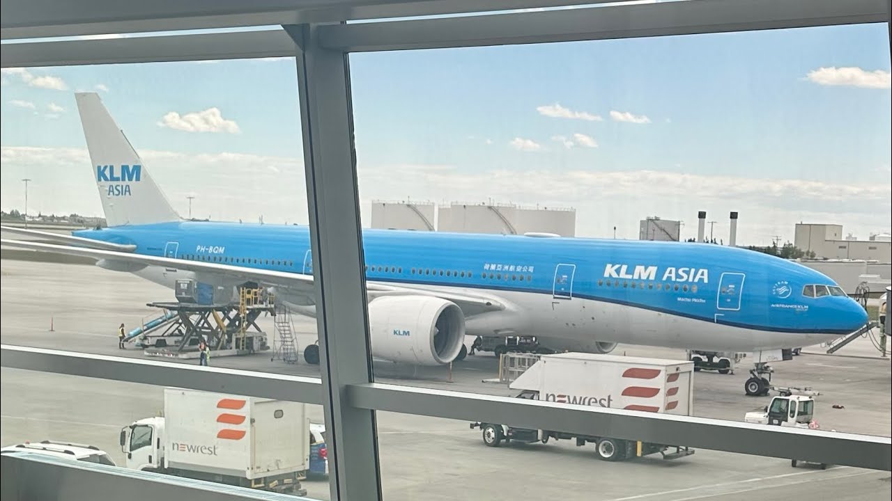 KLM Calgary to Amsterdam KL0678