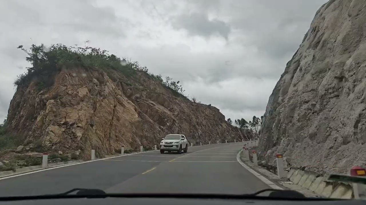 Chiêm ngưỡng những con đường tuyệt vời của Việt Nam. Mê ly!