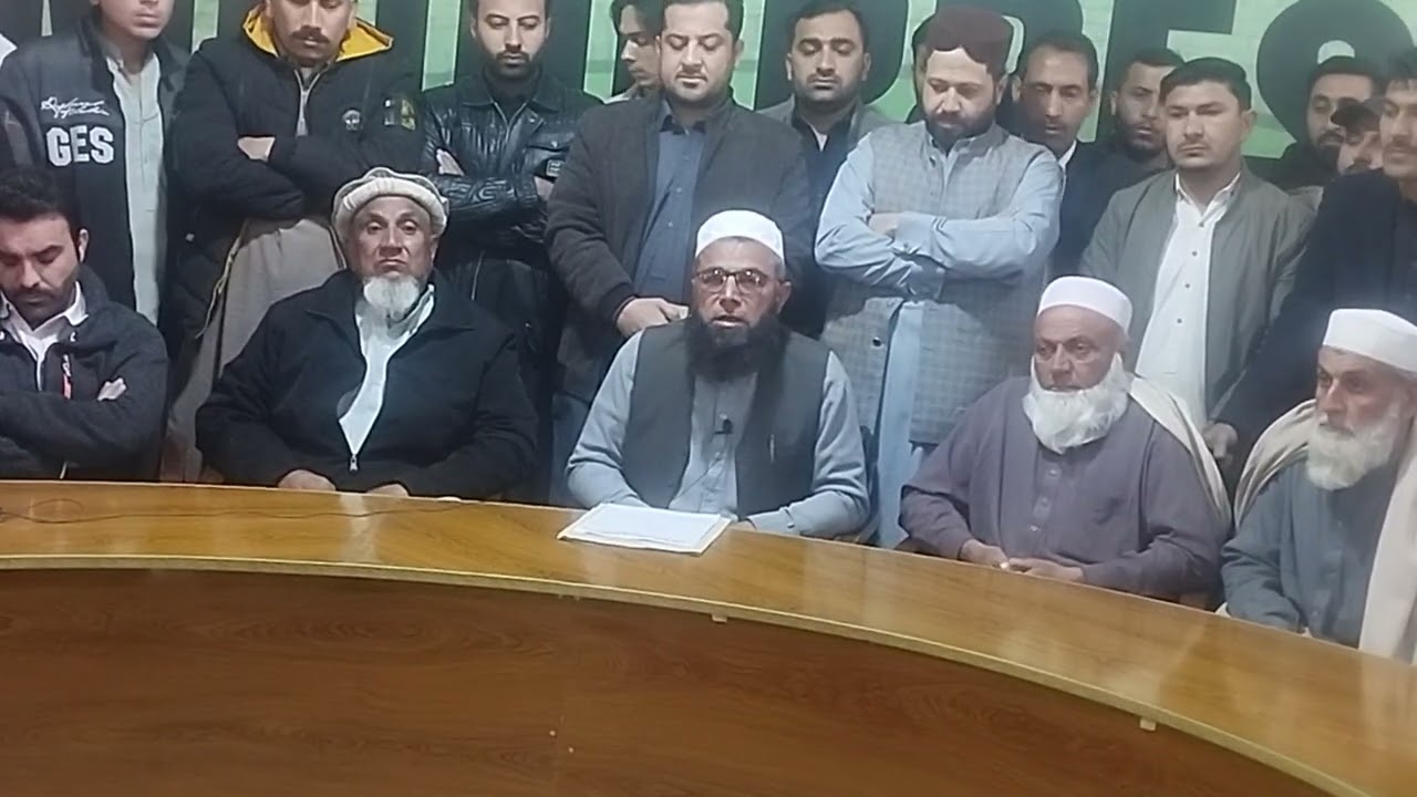 تختہ بیگ کےرہائشی الحاج ہاشم خان کےچچازادبھائی حاجی لعل بت خان۔نوشاد کاجمرودمیں پرہجوم نیوزکانفرنس۔