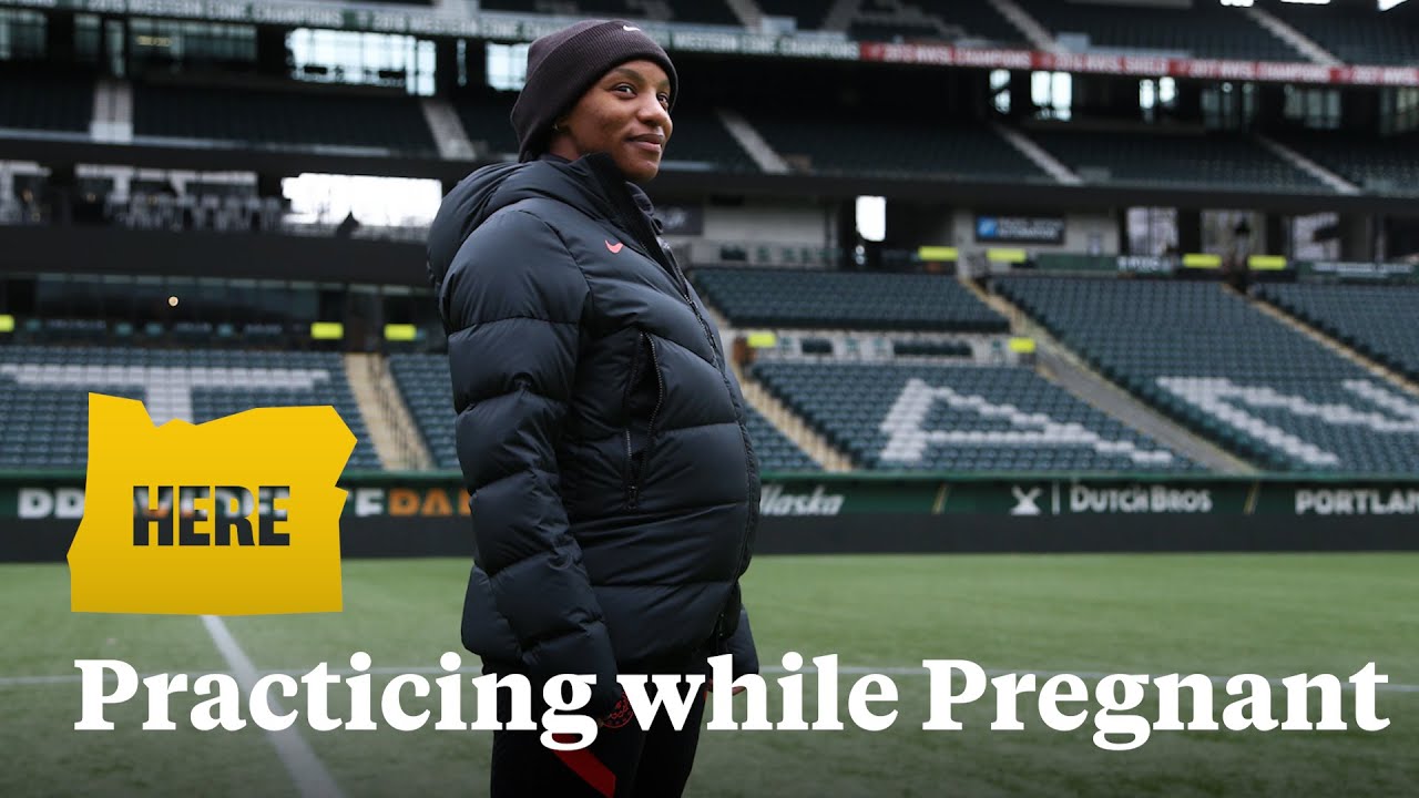 Portland Thorns midfielder Crystal Dunn trains at seven months pregnant