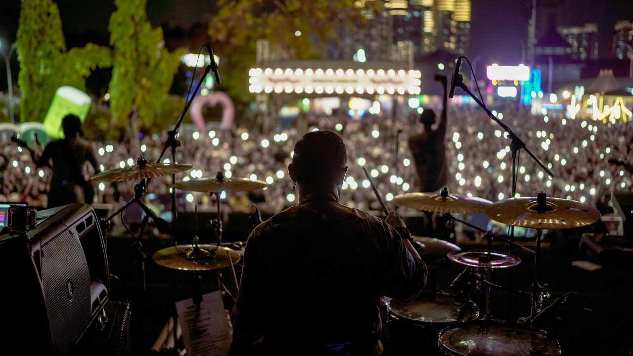 POV dari atas stage PESTAPORA ADABand Feat Krishna Balagita