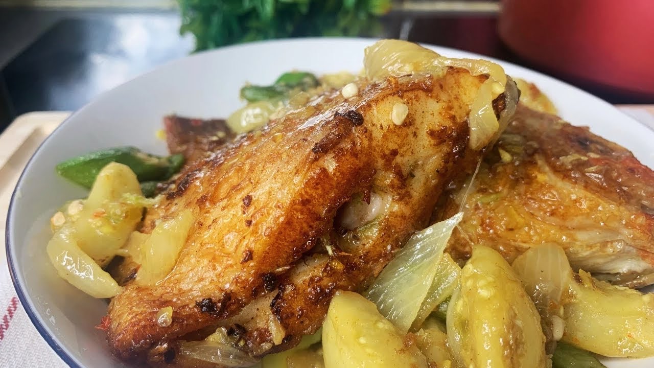 La recette impressionnante de TILAPIA ROUGE et sa sauce Gombo-Aubergine africaine ,délicieux