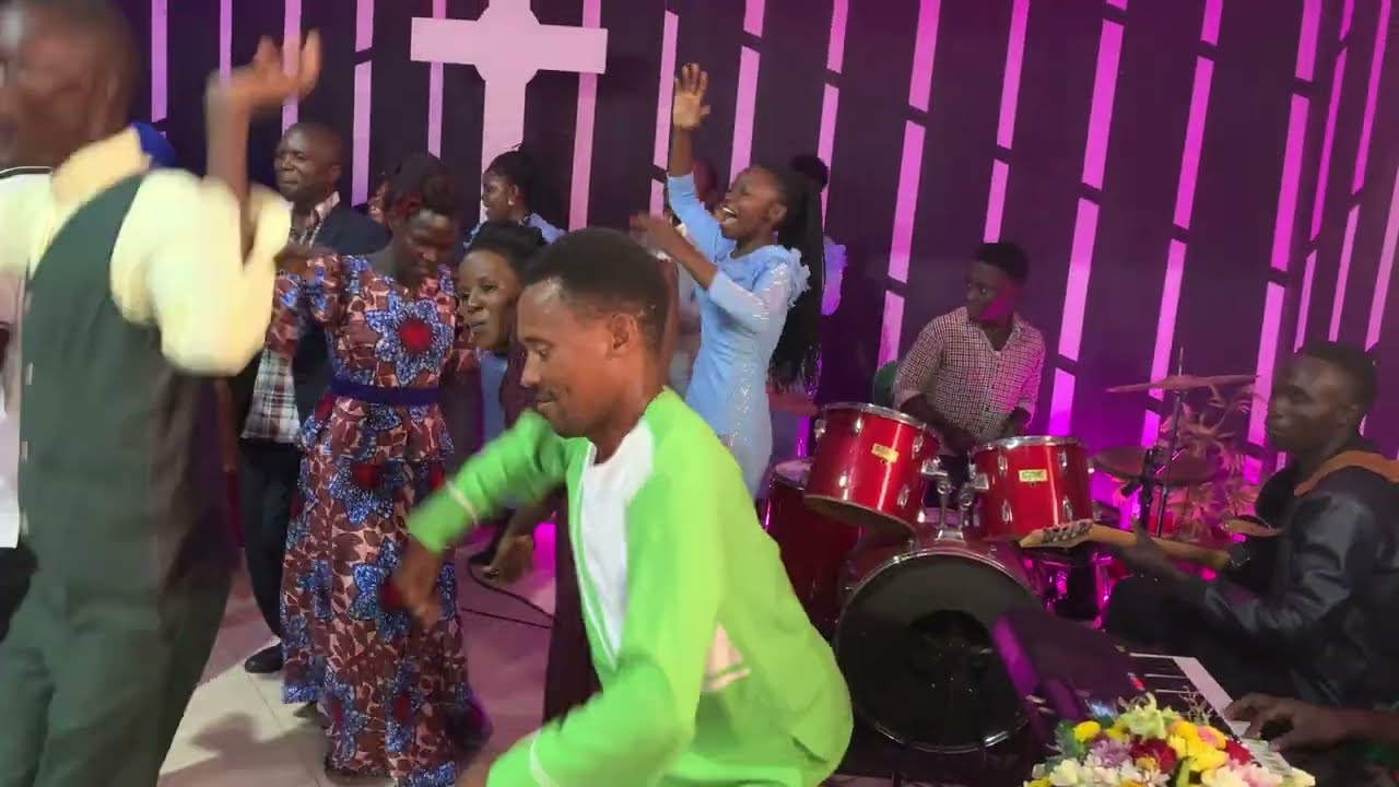 ENJOYMENT IN CHURCH/ Jesus gives us free peace ✌️