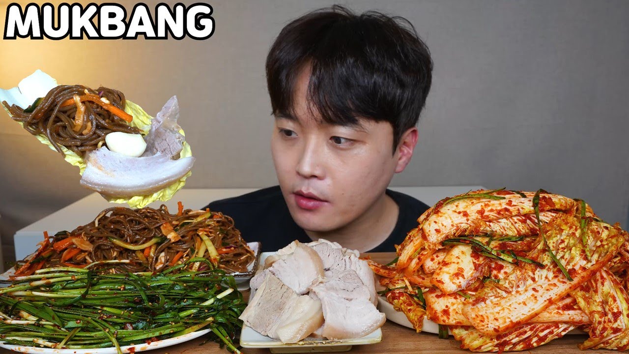 아내표 집밥🍚 갓담근 김치 수육 막국수 초벌부추무침 먹방 Korean Kimchi & Boiled Pork Belly & Spicy Noodles ASMR MUKBANG
