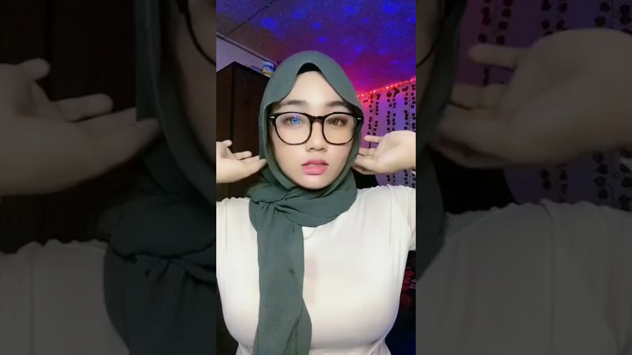 😛Lidah panjang #shorts #shortvideo #youtubeshorts #tiktok #hijab #viral