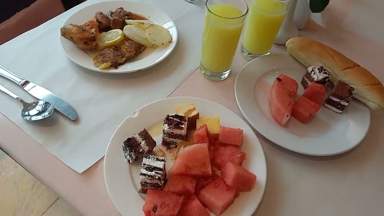 AL Bustan Hotel Shardjah 4  Обед в отеле